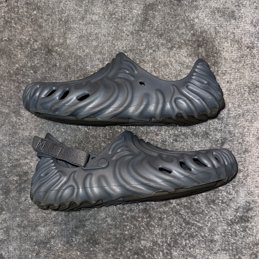 SALAHE BEMBURY X CROCS POLLEX CLOG “CÓMO”